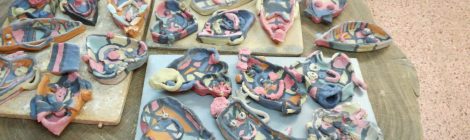 2n de Primària a ceràmica treballant el Projecte de Medi