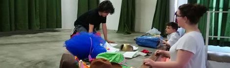 Ens preparem per l'obra de teatre