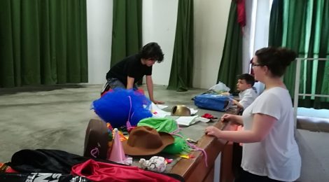 Ens preparem per l'obra de teatre